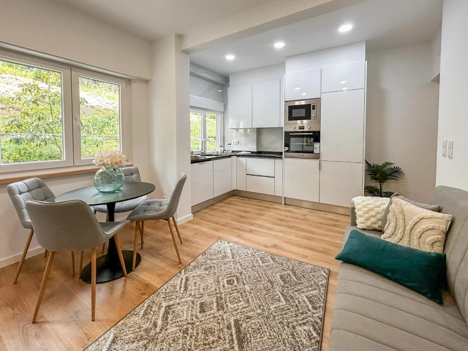 Apartamento T2 para Venda em Benfica Foto 1
