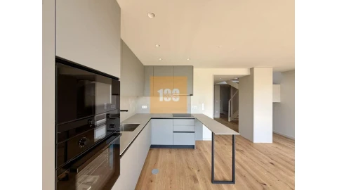 Apartamento T3 para Venda em São Felix da Marinha