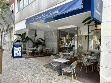 Loja para Arrendamento em Santo António