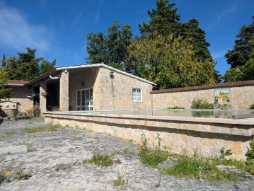 Quinta T4 para Venda em Romeira e Várzea