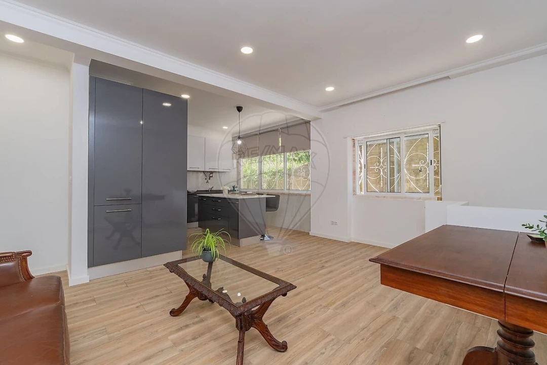 Apartamento T2 para Venda em Póvoa de Santo Adrião e Olival Basto Foto 8