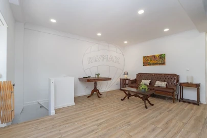 Apartamento T2 para Venda em Póvoa de Santo Adrião e Olival Basto