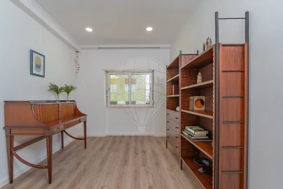 Apartamento T2 para Venda em Póvoa de Santo Adrião e Olival Basto