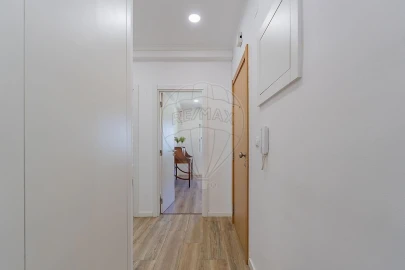 Apartamento T2 para Venda em Póvoa de Santo Adrião e Olival Basto