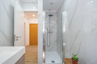 Apartamento T2 para Venda em Póvoa de Santo Adrião e Olival Basto