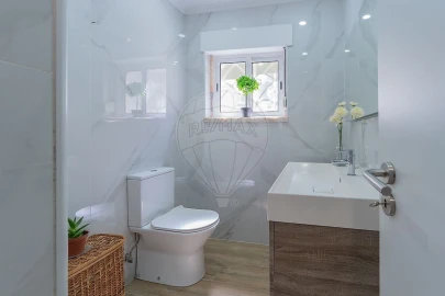 Apartamento T2 para Venda em Póvoa de Santo Adrião e Olival Basto