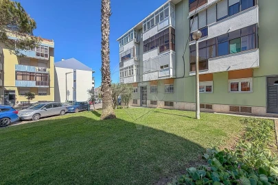 Apartamento T2 para Venda em Póvoa de Santo Adrião e Olival Basto
