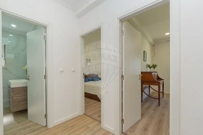 Apartamento T2 para Venda em Póvoa de Santo Adrião e Olival Basto