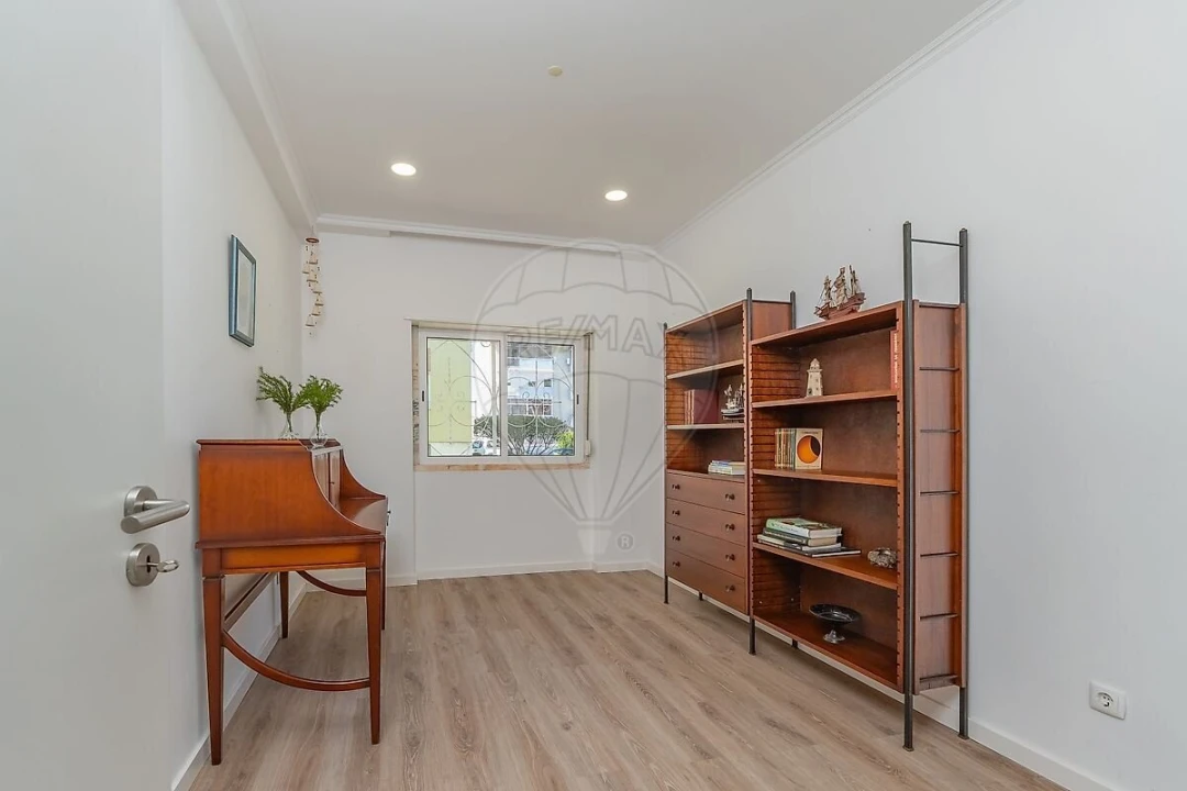 Apartamento T2 para Venda em Póvoa de Santo Adrião e Olival Basto Foto 17