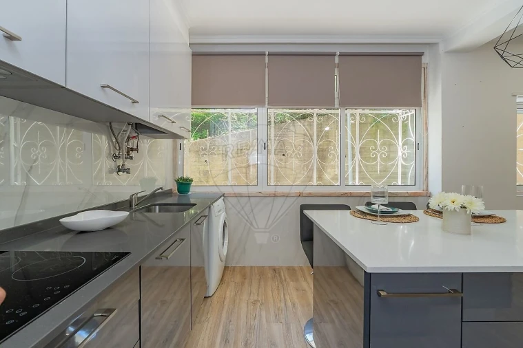 Apartamento T2 para Venda em Póvoa de Santo Adrião e Olival Basto Foto 2