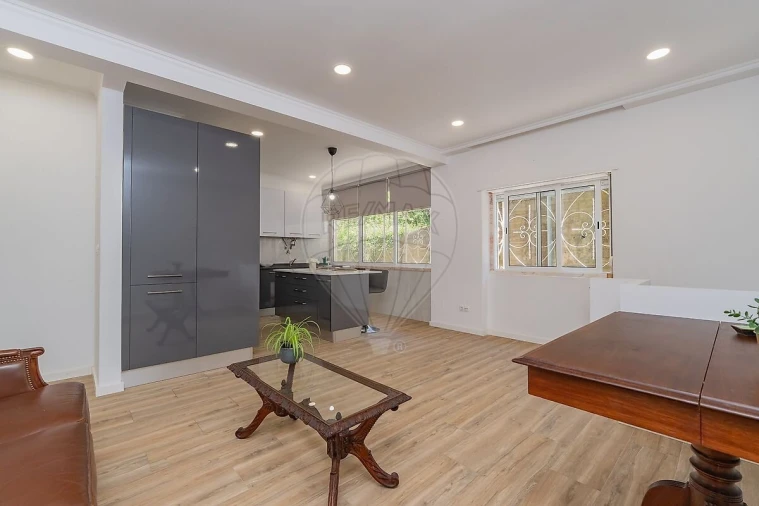 Apartamento T2 para Venda em Póvoa de Santo Adrião e Olival Basto Foto 8