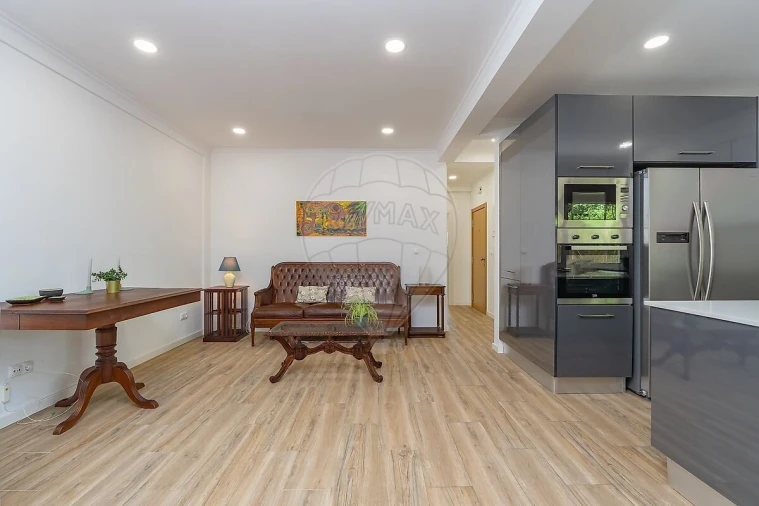 Apartamento T2 para Venda em Póvoa de Santo Adrião e Olival Basto Foto 5