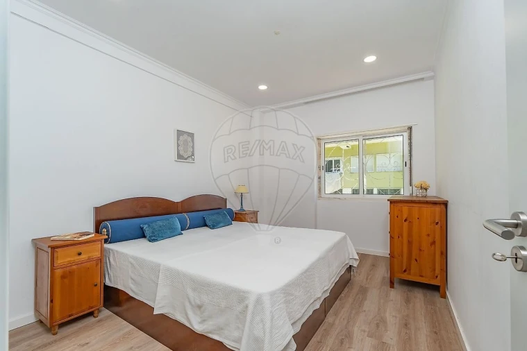 Apartamento T2 para Venda em Póvoa de Santo Adrião e Olival Basto Foto 9