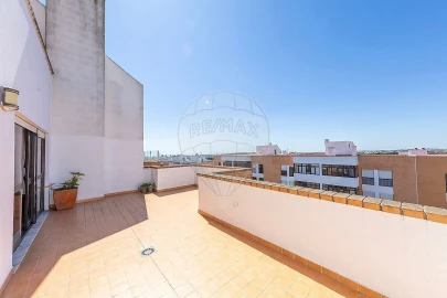 Apartamento T2 para Venda em Oeiras e São Julião da Barra, Paço de Arcos e Caxias