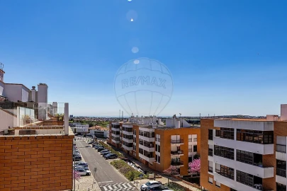 Apartamento T2 para Venda em Oeiras e São Julião da Barra, Paço de Arcos e Caxias