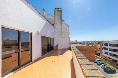 Apartamento T2 para Venda em Oeiras e São Julião da Barra, Paço de Arcos e Caxias