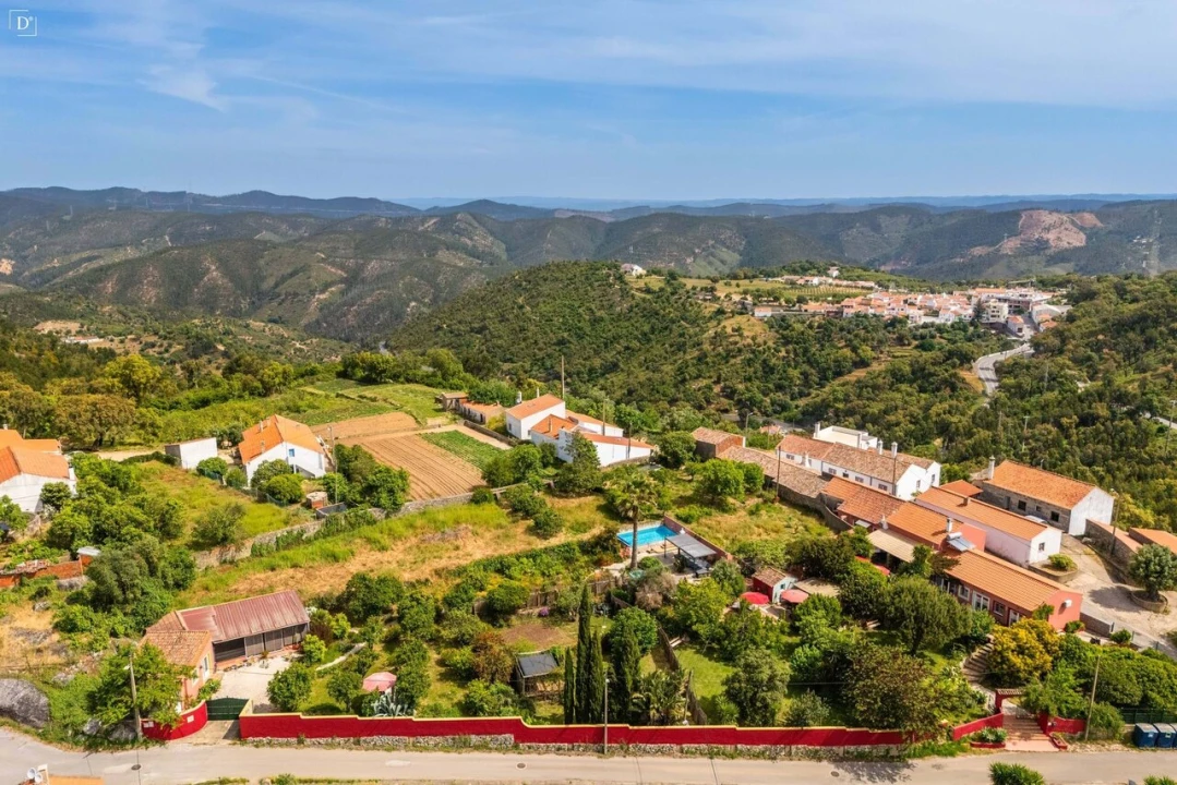 Moradia T7 para Venda em Alferce Foto 48
