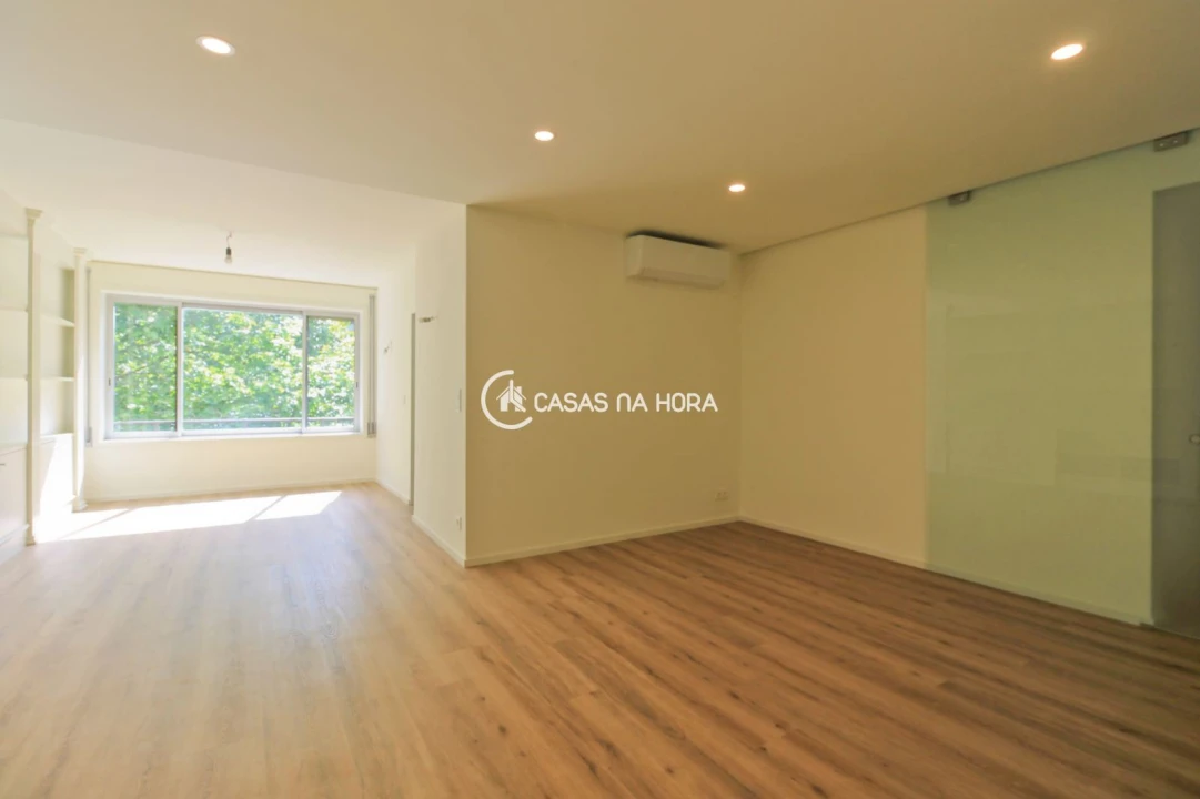 Apartamento T4 para Arrendamento em Aldoar, Foz do Douro e Nevogilde Foto 4