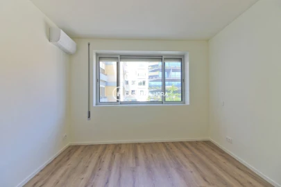 Apartamento T4 para Arrendamento em Aldoar, Foz do Douro e Nevogilde