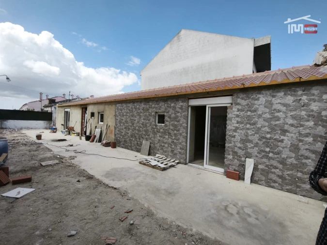 Moradia T3 para Venda em Santo Antonio da Charneca Foto 9