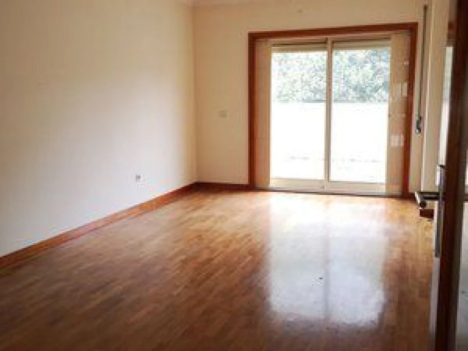 Apartamento T1 para Arrendamento em Paranhos Foto 5