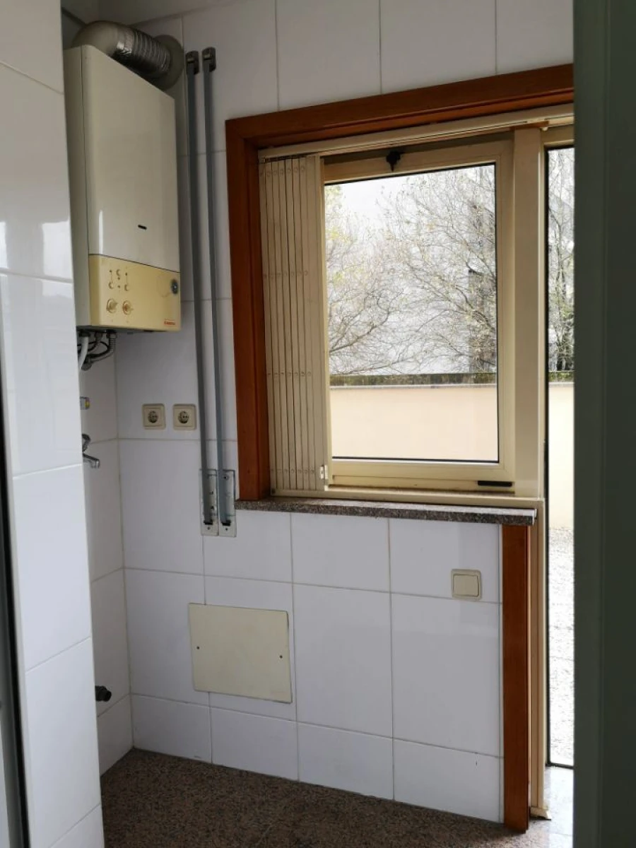 Apartamento T1 para Arrendamento em Paranhos Foto 3