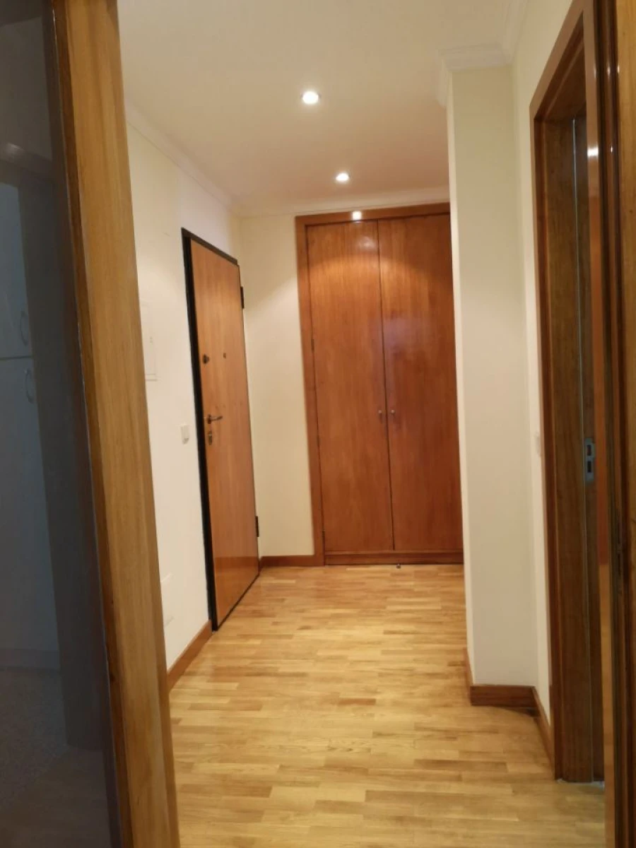 Apartamento T1 para Arrendamento em Paranhos Foto 8