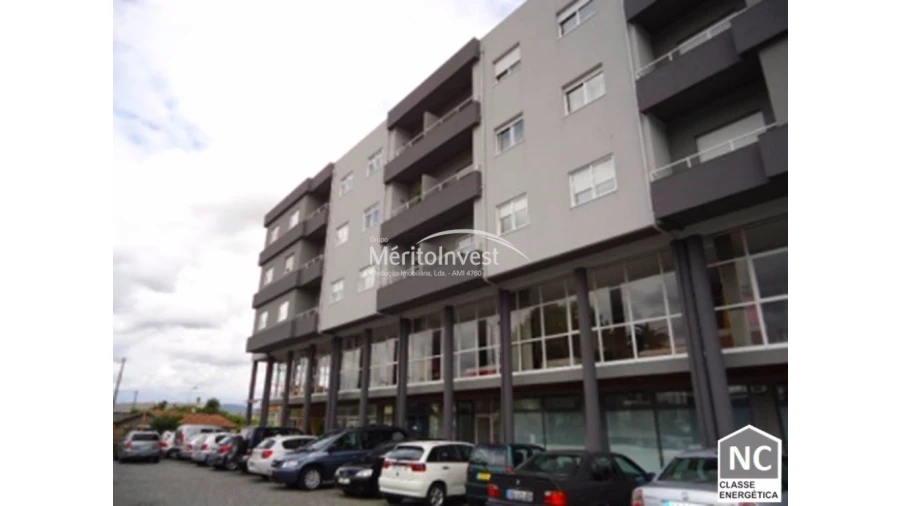 Armazém para Venda em Vila Nova de Famalicão e Calendário Foto 1