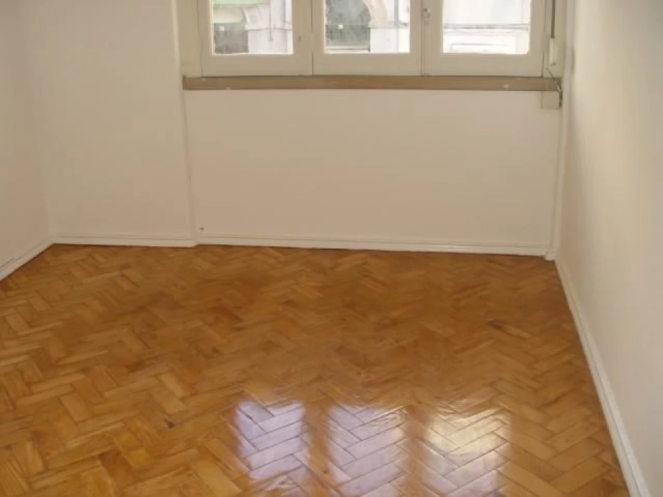 Apartamento T1 para Arrendamento em Campolide Foto 4