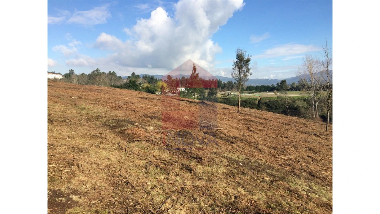 Terreno para Venda em Sabariz Foto 3