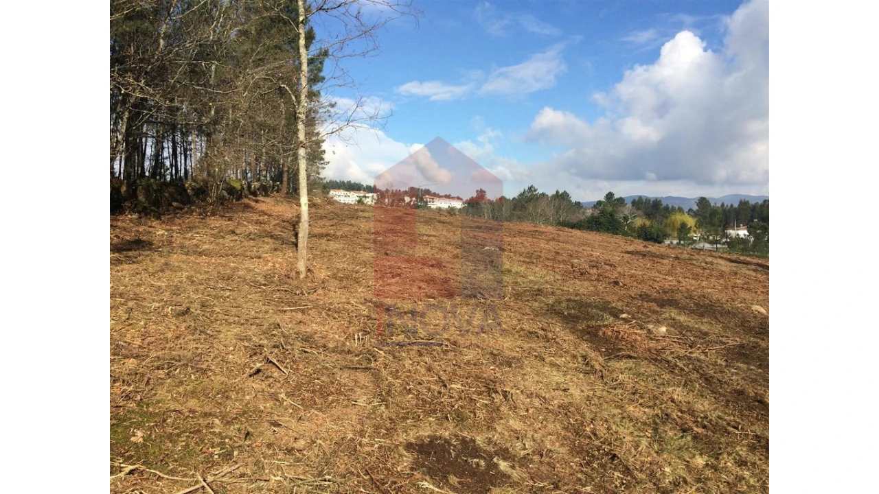 Terreno para Venda em Sabariz Foto 2