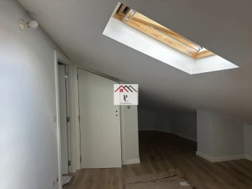 Moradia T5 para Venda em Santo Antonio dos Olivais