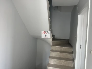 Moradia T5 para Venda em Santo Antonio dos Olivais