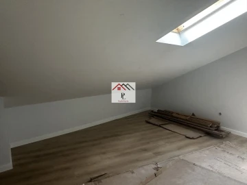 Moradia T5 para Venda em Santo Antonio dos Olivais