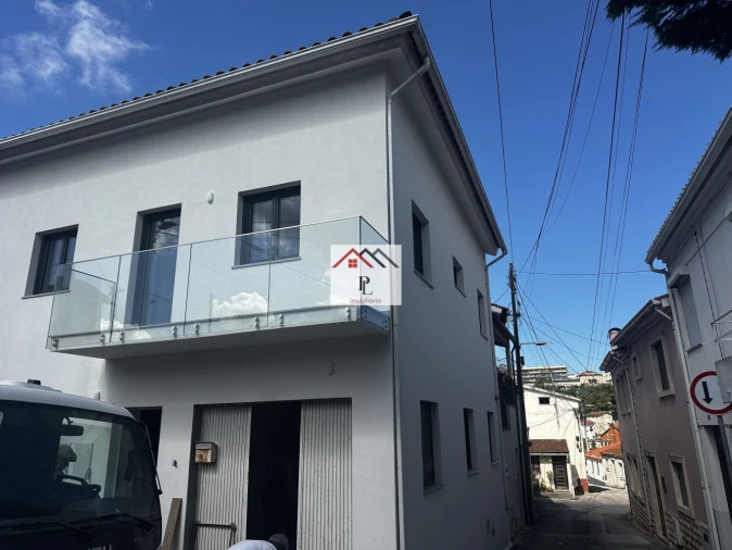 Moradia T5 para Venda em Santo Antonio dos Olivais Foto 23