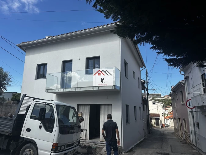 Moradia T5 para Venda em Santo Antonio dos Olivais Foto 22