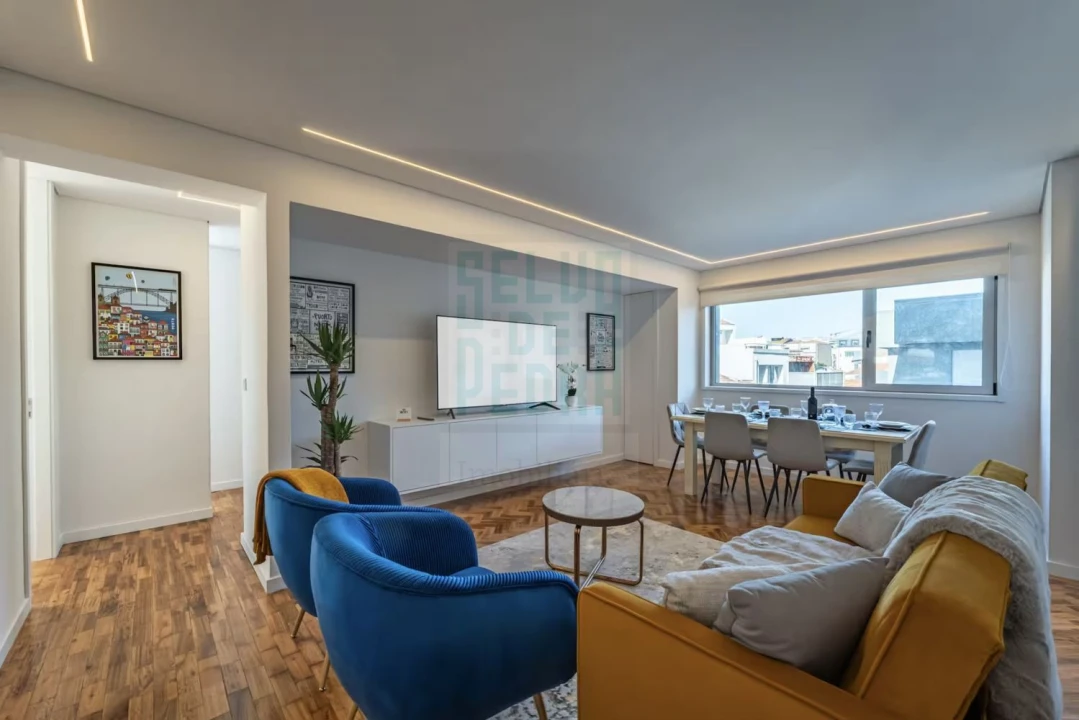 Apartamento T4 para Venda em Cedofeita, Santo Ildefonso, Sé, Miragaia, São Nicolau e Vitória Foto 1