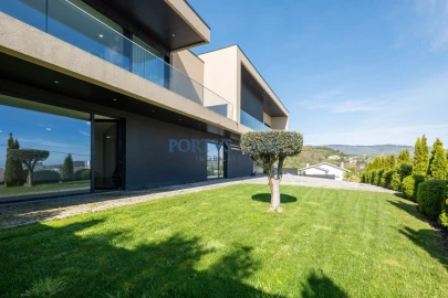 Moradia T4 para Venda em Sande