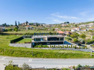 Moradia T4 para Venda em Sande