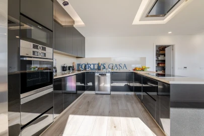 Moradia T4 para Venda em Sande