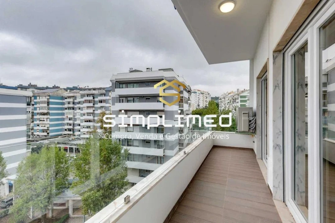 Apartamento T4 para Venda em Carnaxide e Queijas Foto 1