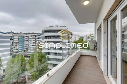 Apartamento T4 para Venda em Carnaxide e Queijas