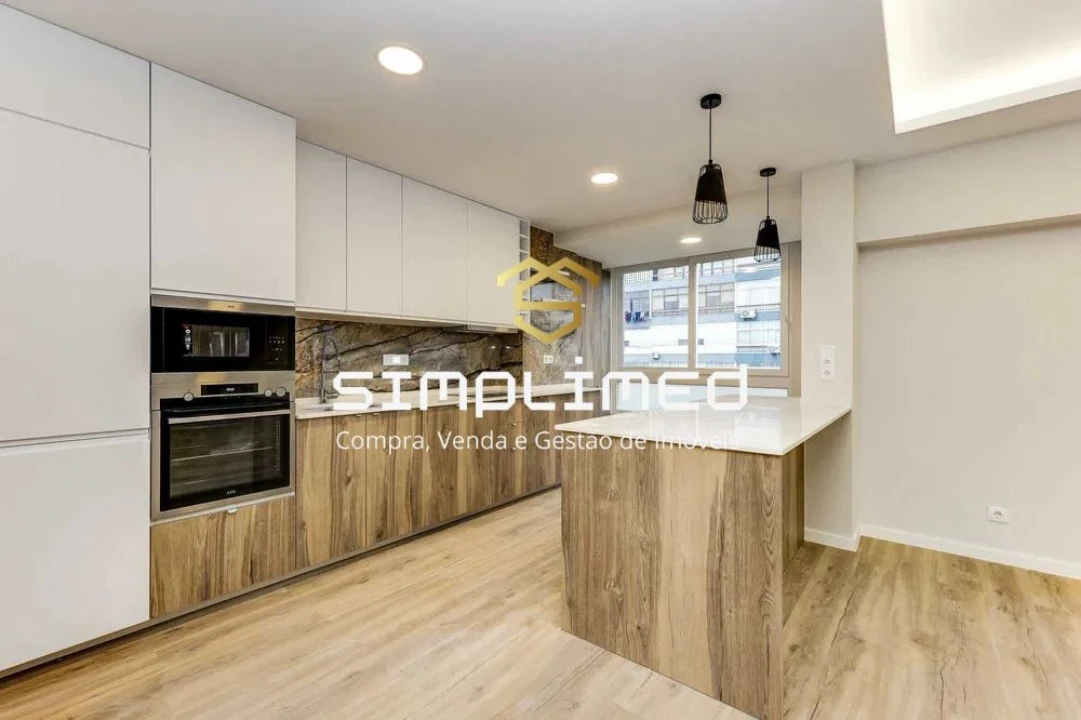 Apartamento T4 para Venda em Carnaxide e Queijas Foto 10