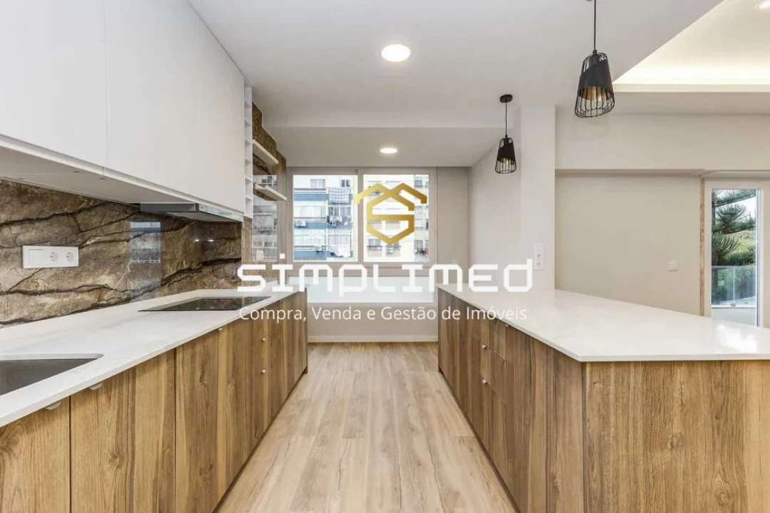 Apartamento T4 para Venda em Carnaxide e Queijas Foto 7