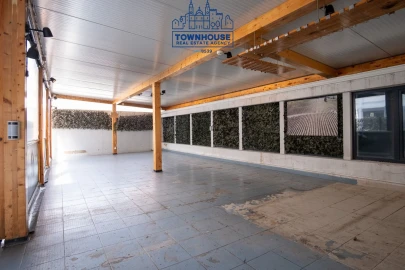 Loja para Arrendamento em Santo António