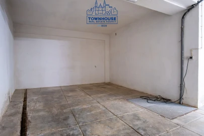 Loja para Arrendamento em Santo António
