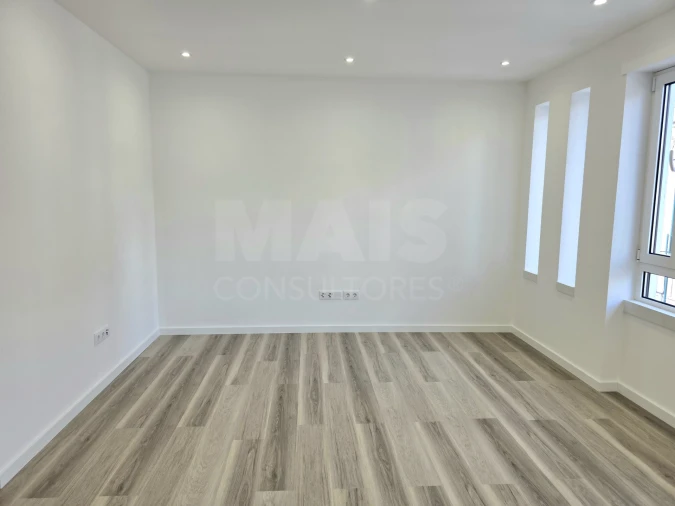 Apartamento T2 para Venda em Nazare Foto 3