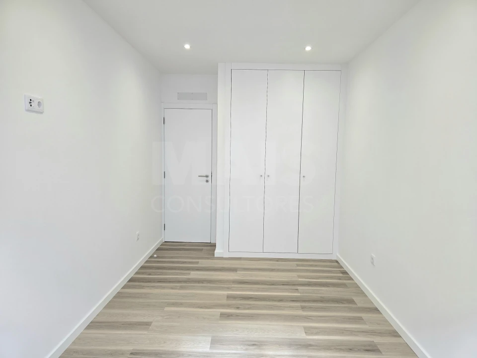 Apartamento T2 para Venda em Nazare Foto 11