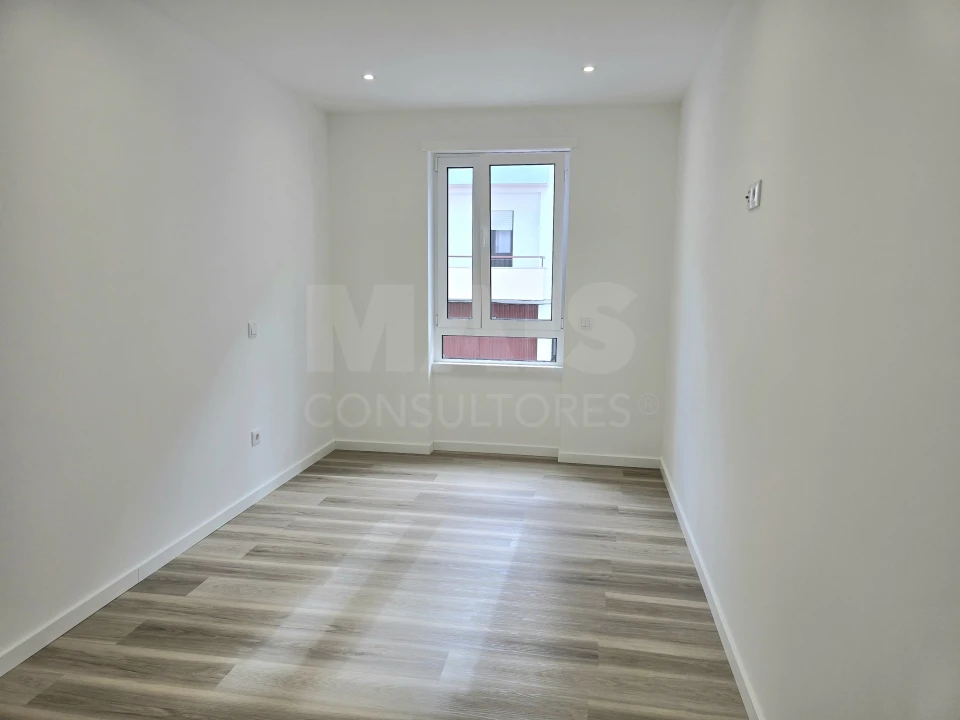 Apartamento T2 para Venda em Nazare Foto 12