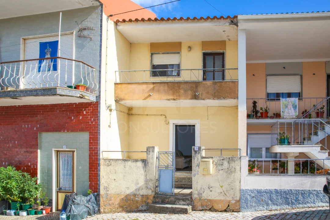 Moradia T2 para Venda em Vila Verde dos Francos Foto 1